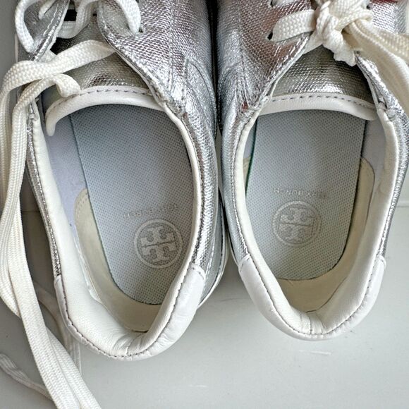 Tory Burch Sawtooth Logo Sneaker Size 7.5 Metallic Canvas Napa Leather Silver - Picture 9 of 12